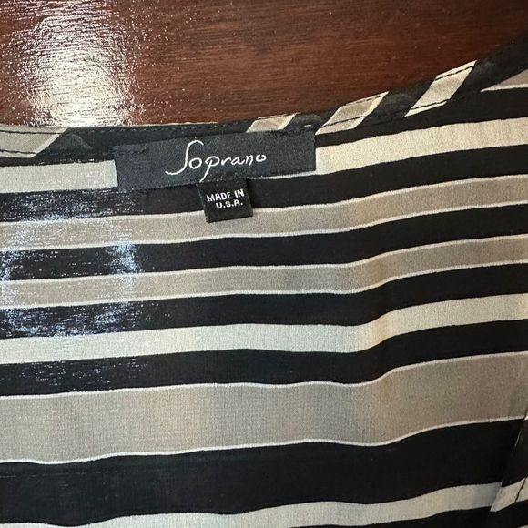 Soprano Women's sheer Striped Black Blouse Size Small - Picture 4 of 6